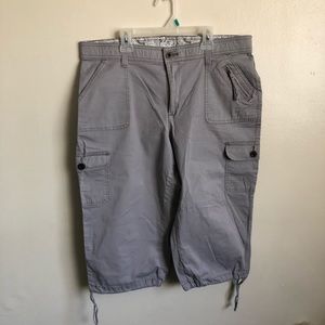 Lee Grey Capri Cargo Pant 16